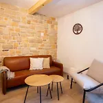 Casa Margherita, Ospitar *