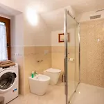 Casa Margherita, Ospitar * Lozio